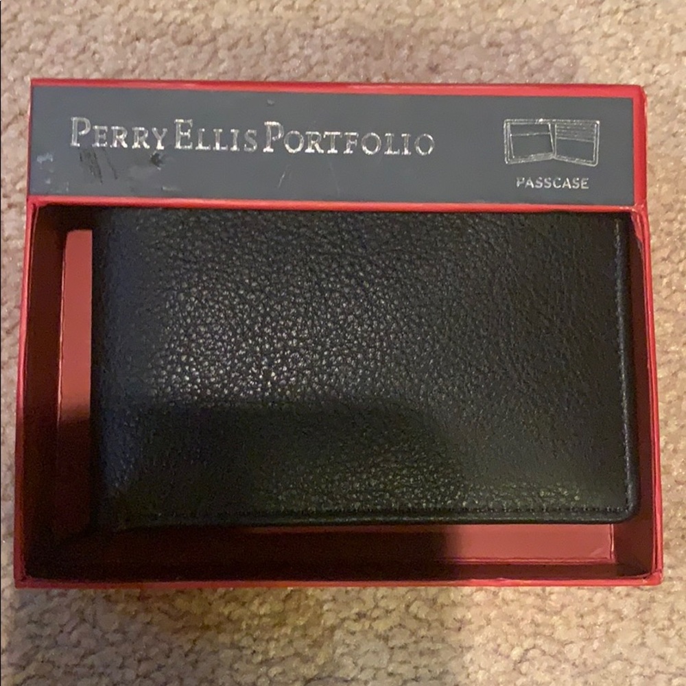 Perry Ellis Portfolio Wallet